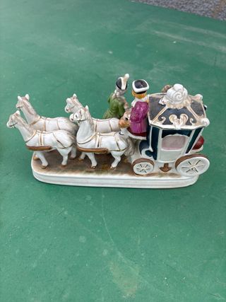 Figura porcelana japonesa carruaje caballos