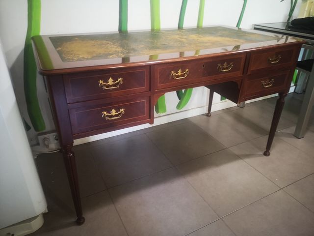 Escritorio clásico madera-piel