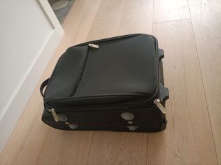 Maleta negra viaje
