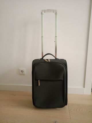 Maleta negra viaje
