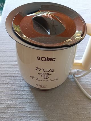 Calentador de leche Solac y chocolate