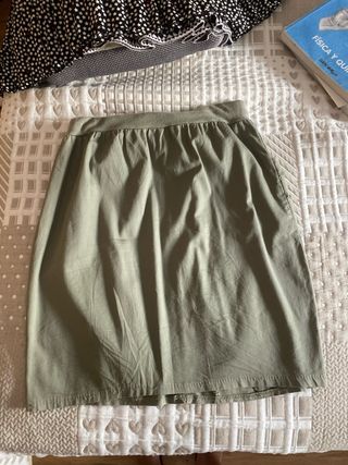 Falda verde militar con estrellas