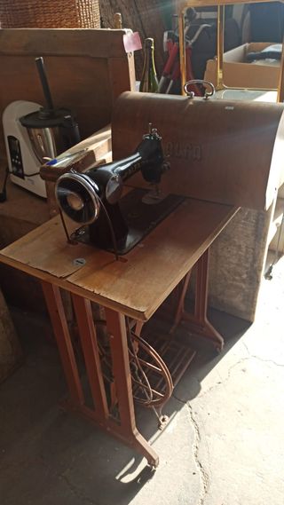Se vende Máquina coser Alfa: Antigua 80€ 