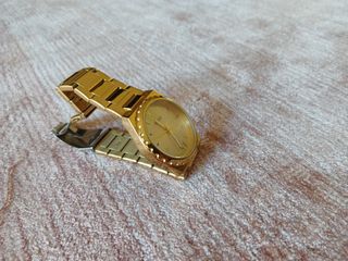 Reloj Guess dorado