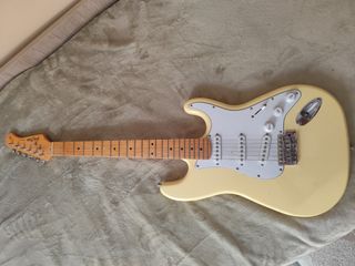 Guitarra eléctrica Harley Benton
Vox Amplificador 