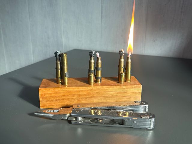 Mechero artesanal con vainas y cartuchos