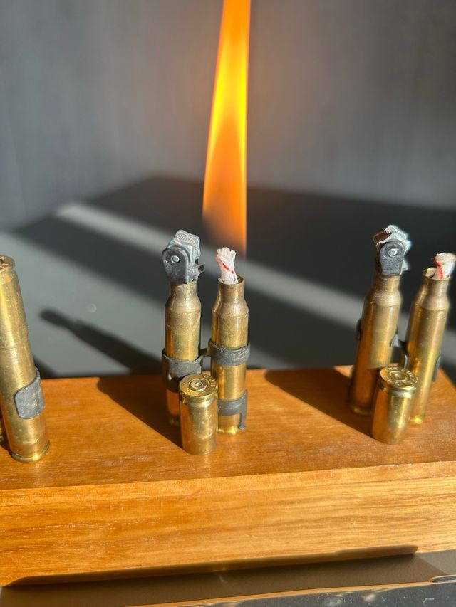 Mechero artesanal con vainas y cartuchos