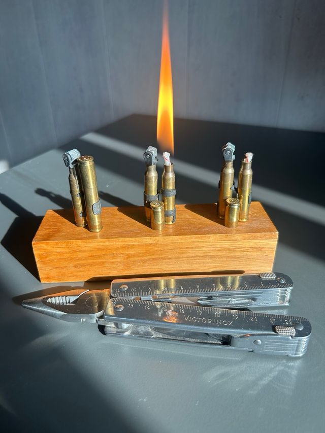 Mechero artesanal con vainas y cartuchos