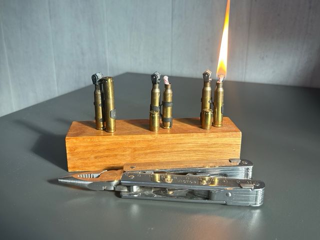 Mechero artesanal con vainas y cartuchos