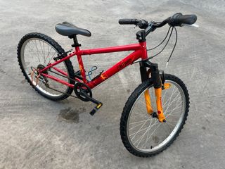 Bicicleta Btwin 24" roja