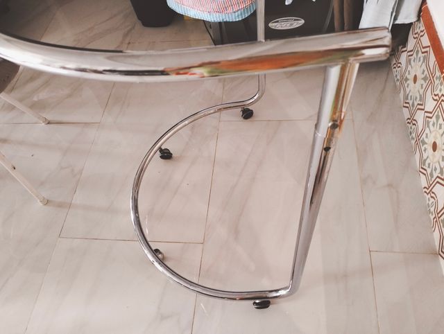 Perchero metálico semicircular