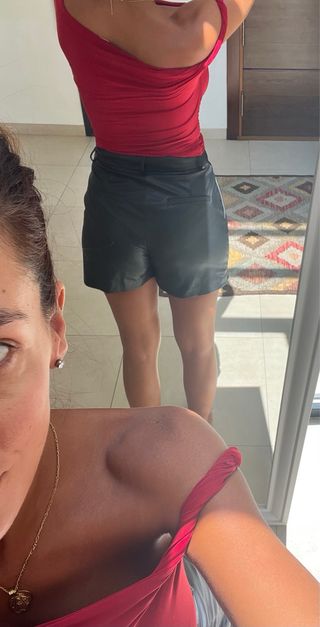 Shorts polipiel negros Stradivarius