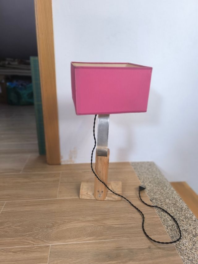 Lampara rosa artesanal - madera metal
