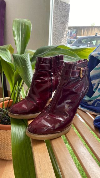 Botines rojos de tacón, segunda mano