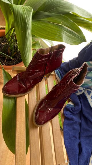 Botines rojos de tacón, segunda mano