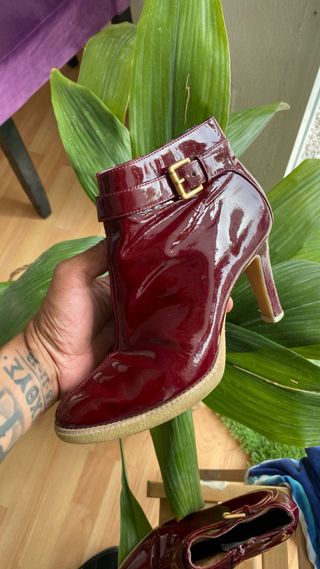 Botines rojos de tacón, segunda mano