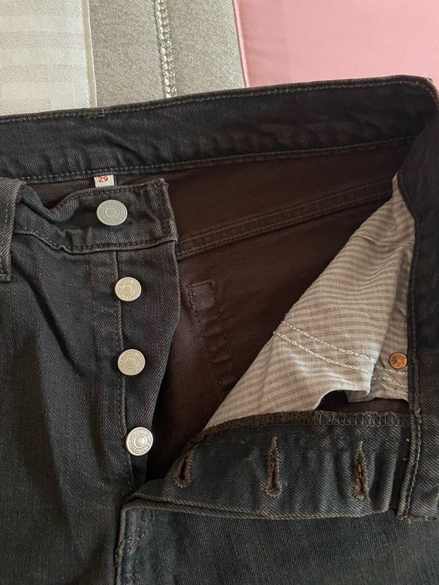 Levi's 
Pantalones negros, talla 40cm