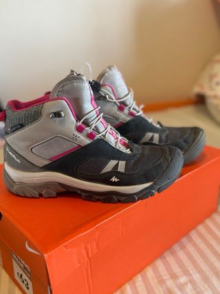 Botas de montaña Decathlon de niña nuñero 35