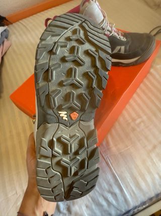 Botas de montaña Decathlon de niña nuñero 35