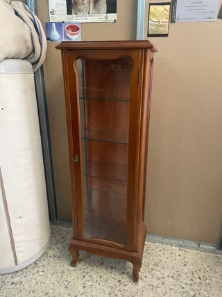Vitrina antigua de madera