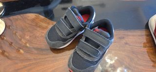 Zapatillas Nike niño - talla pequeña. Número 23,5
