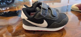 Zapatillas Nike niño - talla pequeña. Número 23,5
