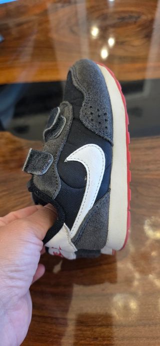 Zapatillas Nike niño - talla pequeña. Número 23,5
