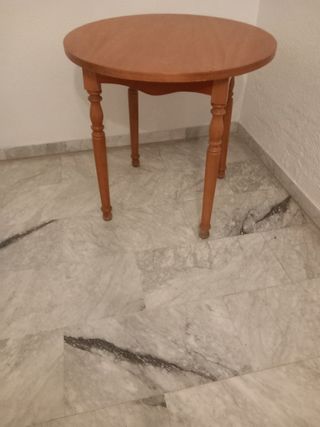 Mesa redonda de madera