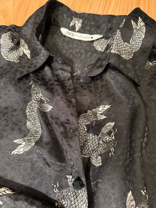Camisa oriental satinada. Talla M. Zara.
