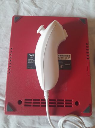 Nintendo Wii mini roja + mando + nunchuk