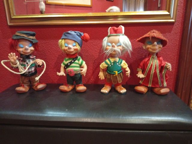 Muñecos vintage: 9 figuras