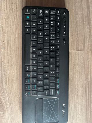 Teclado Logitech inalámbrico con touchpad