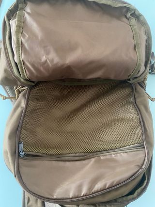 Mochila táctica 35L + funda protectora lluvia.