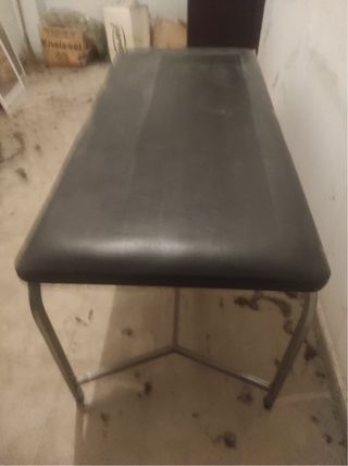 Camilla de consulta médica como nueva