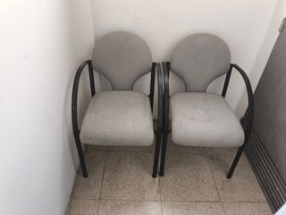 2 sillas oficina grises metal