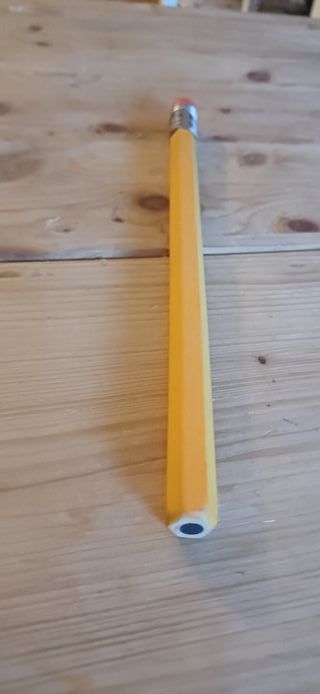 Lápiz gigante amarillo