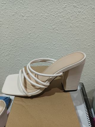 Sandalias tacón beige