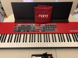 Teclado NORD Electro 6 HP y accesorios 