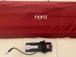 Teclado NORD Electro 6 HP y accesorios 