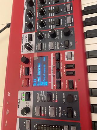 Teclado NORD Electro 6 HP y accesorios 