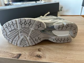 Zapatillas New Balance 530 - Blancas y Plateadas