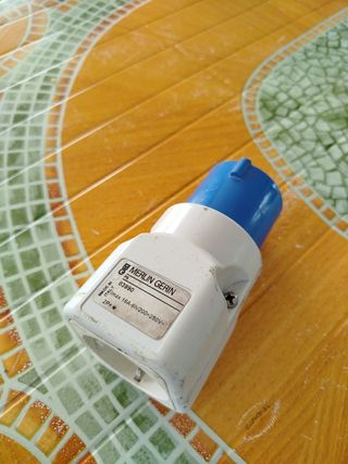 Adaptador Enchufe Camping Merlin Gerin