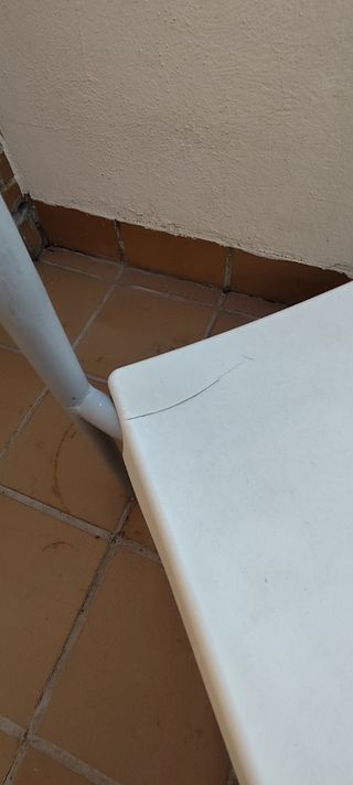 Mesa jardín + 4 sillas blancas