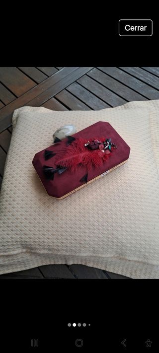 Precioso bolso fiesta  granate. 