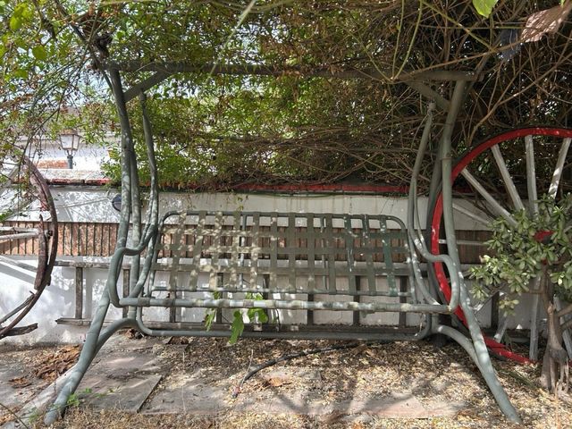 Columpio metálico gris robusto