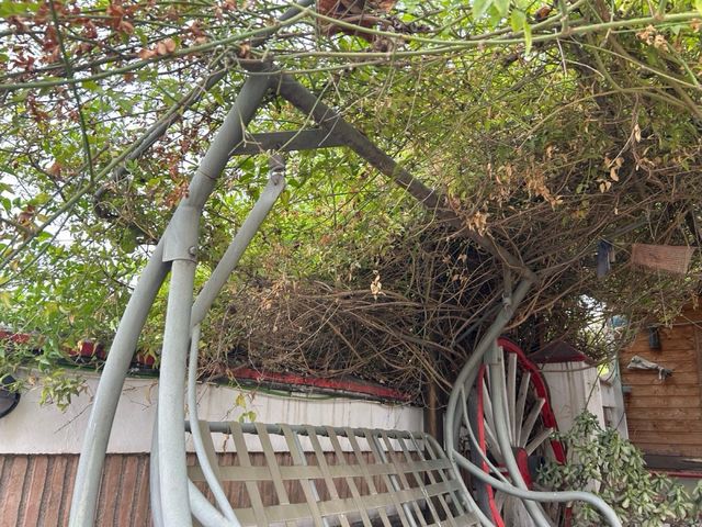 Columpio metálico gris robusto