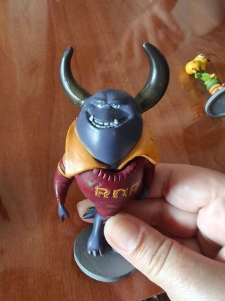 3 Muñecos Monsters University