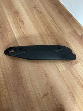 Yamaha NMax 2021 - chapa trasera izquierda roja