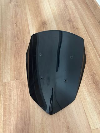 Yamaha NMax 2021 - chapa trasera izquierda roja