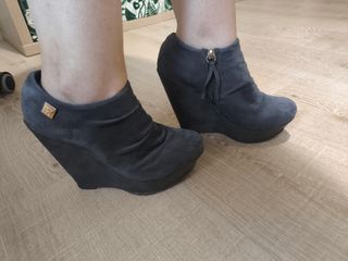 Tacones cuña grises talla 38